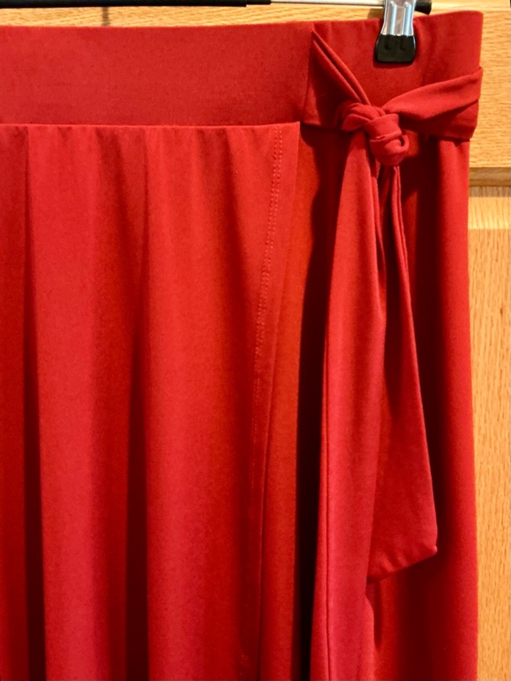 Torrid Figure Flattering Red Faux Wrap Skirt With Tulip Hem & Side Tie Size 1X - Picture 3 of 7